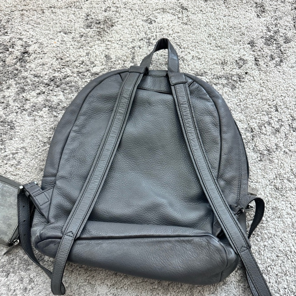 Michael Kors Leather Backpack + Wallet Set Gray - Picture 8 of 14